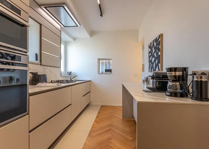 Arenula16 - Penthouse With 360 Degree View Terrace Apartment *